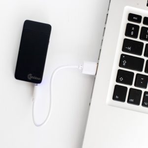 Solar-Bogenanzünder lädt über USB MacBook